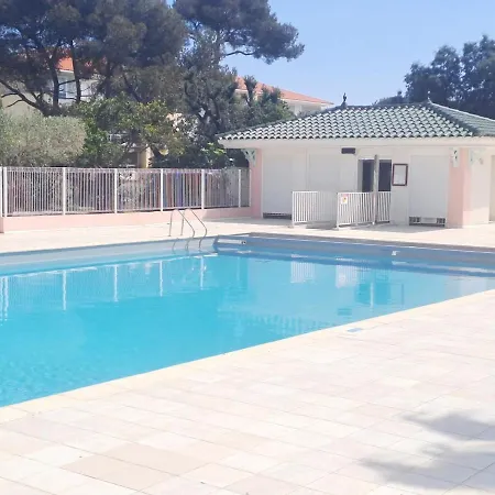Lägenhet Grand T3 Avec Terrasse Et Jardin Fréjus