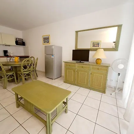 Grand T3 Avec Terrasse Et Jardin Appartamento Fréjus