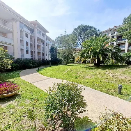 Grand T3 Avec Terrasse Et Jardin アパート